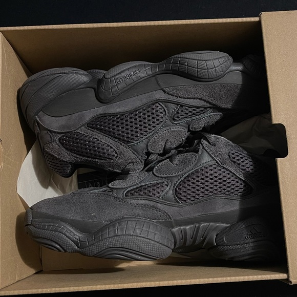 women's 9/ men's yeezy 500 utility black